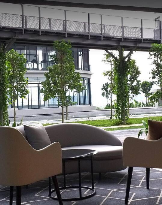 Ultra Luxury In Center Astoria Pangsapuri